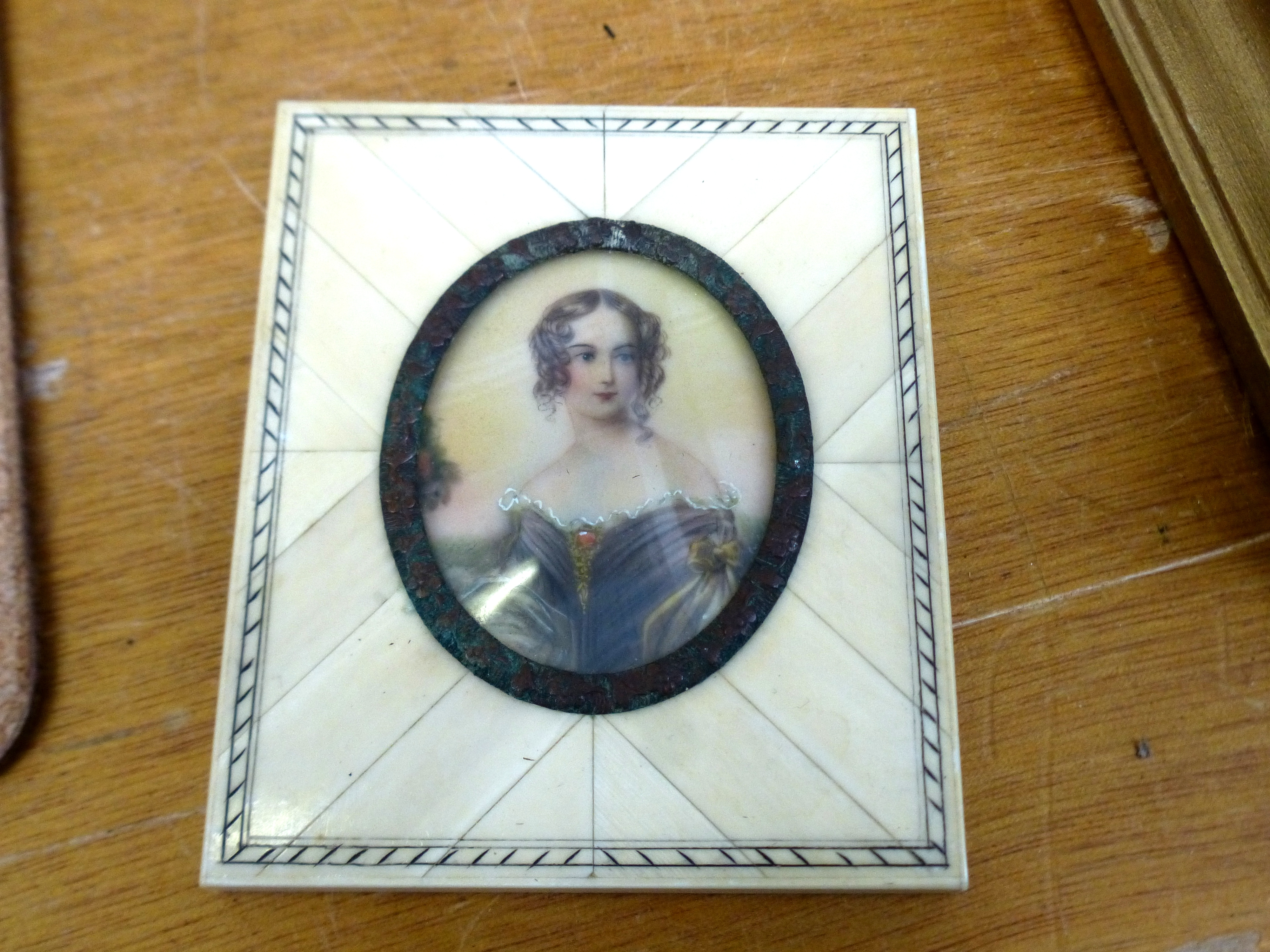 3 MINIATURE PORTRAITS 2.25" X 2" AND 1.75" X 1.5" AND A CARVED FRAME - Image 6 of 9