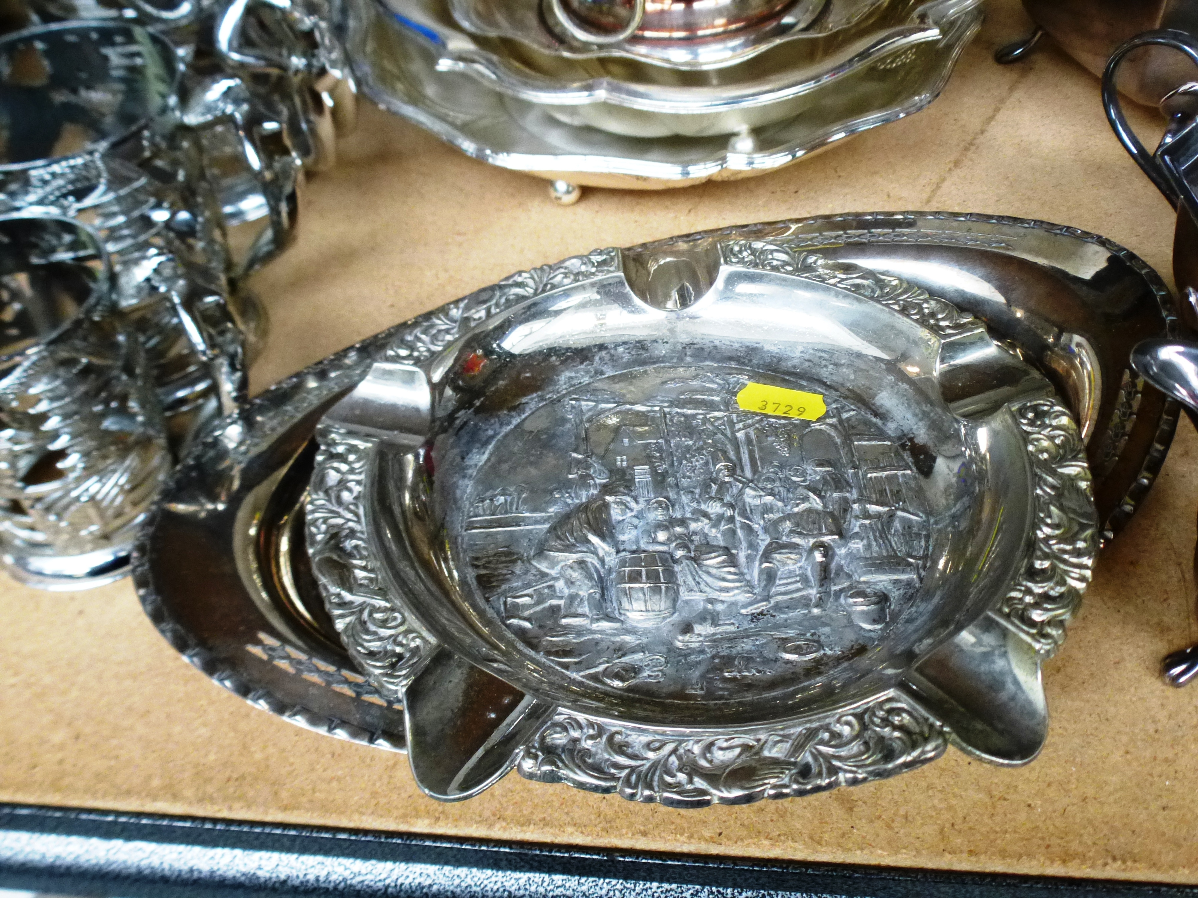 QUANTITY OF ASSORTED PLATED WARE INCLUDING TEASETS, DISHES, COFFEE POT AND CUPS - Image 4 of 6