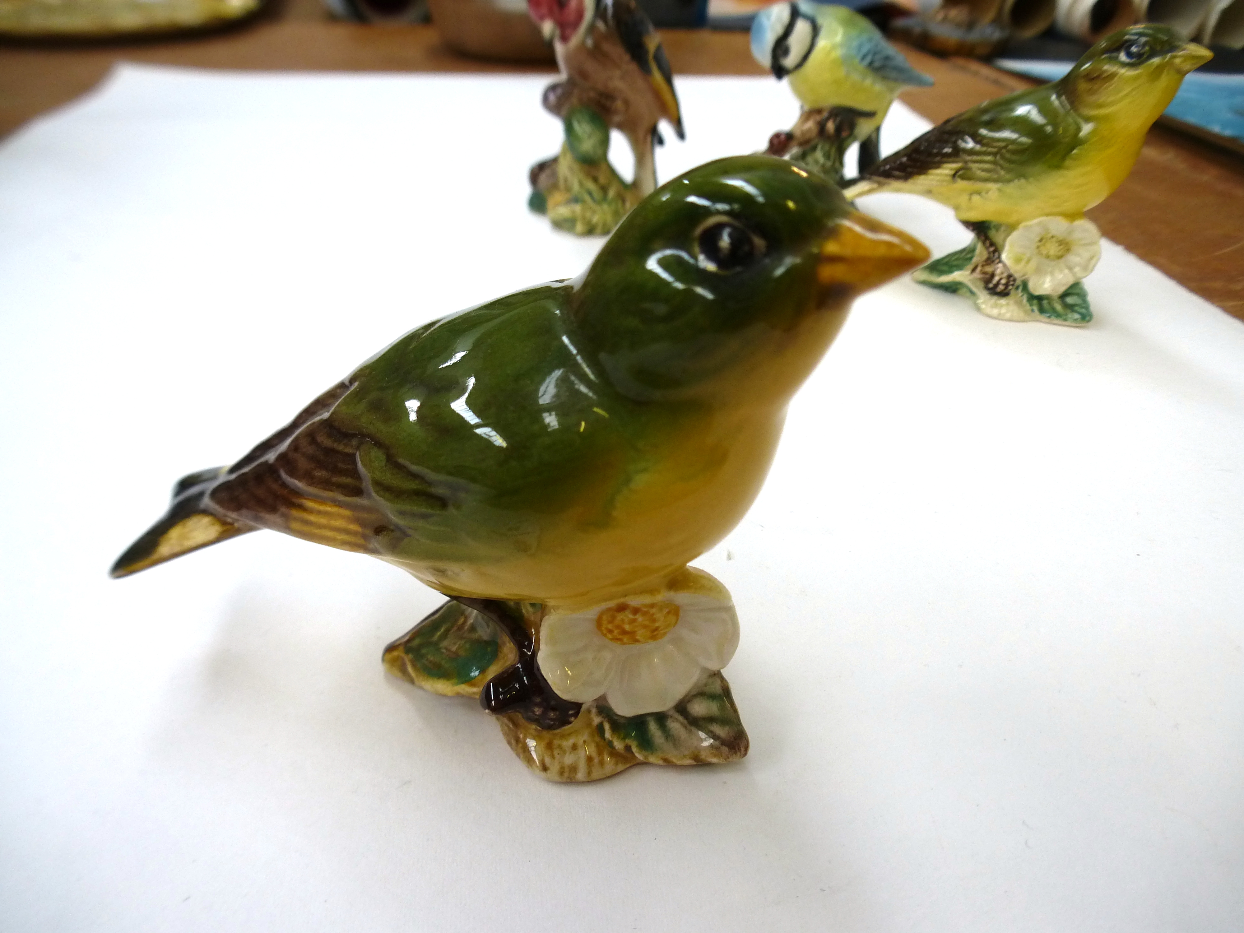 9 BESWICK BIRD FIGURES - BLUE TIT 992, NUTHATCH 2413, WHITETHROAT 2106, GREENFINCH 2105, GOLDFINCH - Image 14 of 21