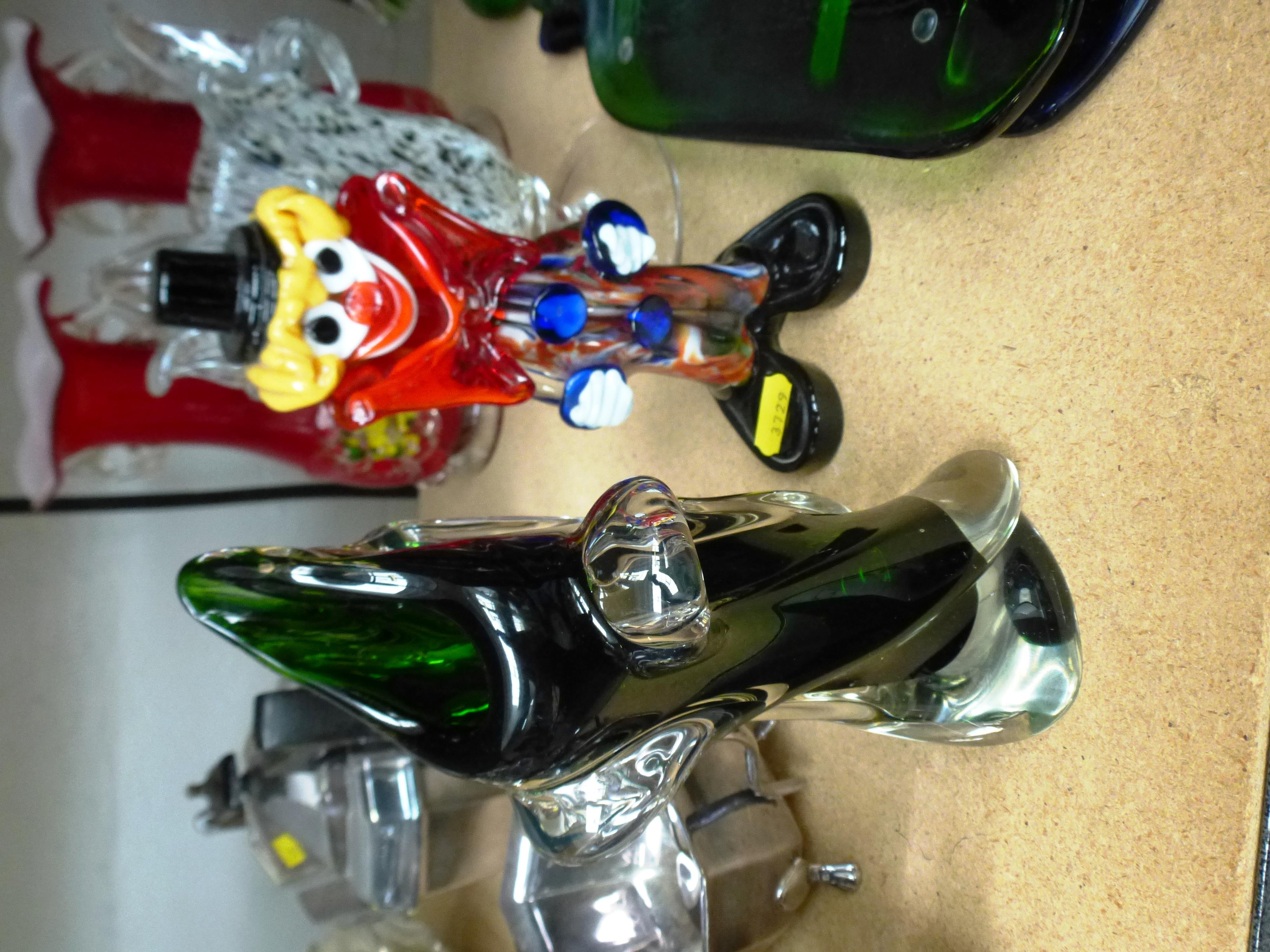 GLASSWARE INCLUDING CLOWN FIGURE, VASES AND FLATTENED BOTTLES - Image 6 of 6