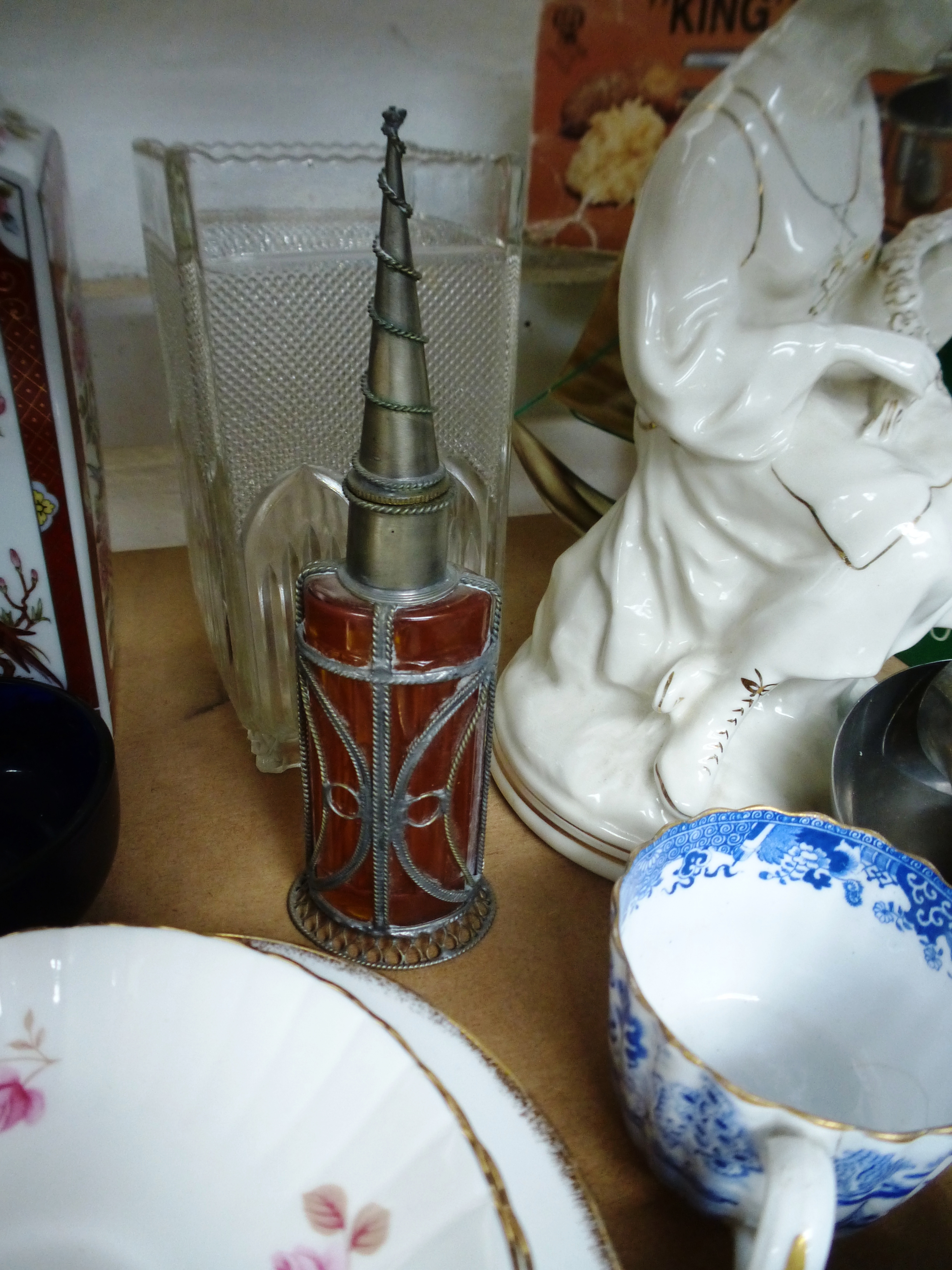 ASSORTED CHINA AND GLASSWARE INCLUDING PART HORNSEA TEASET, QUEEN ANNE, SHELLS, FIGURES, SPODE, - Image 14 of 15