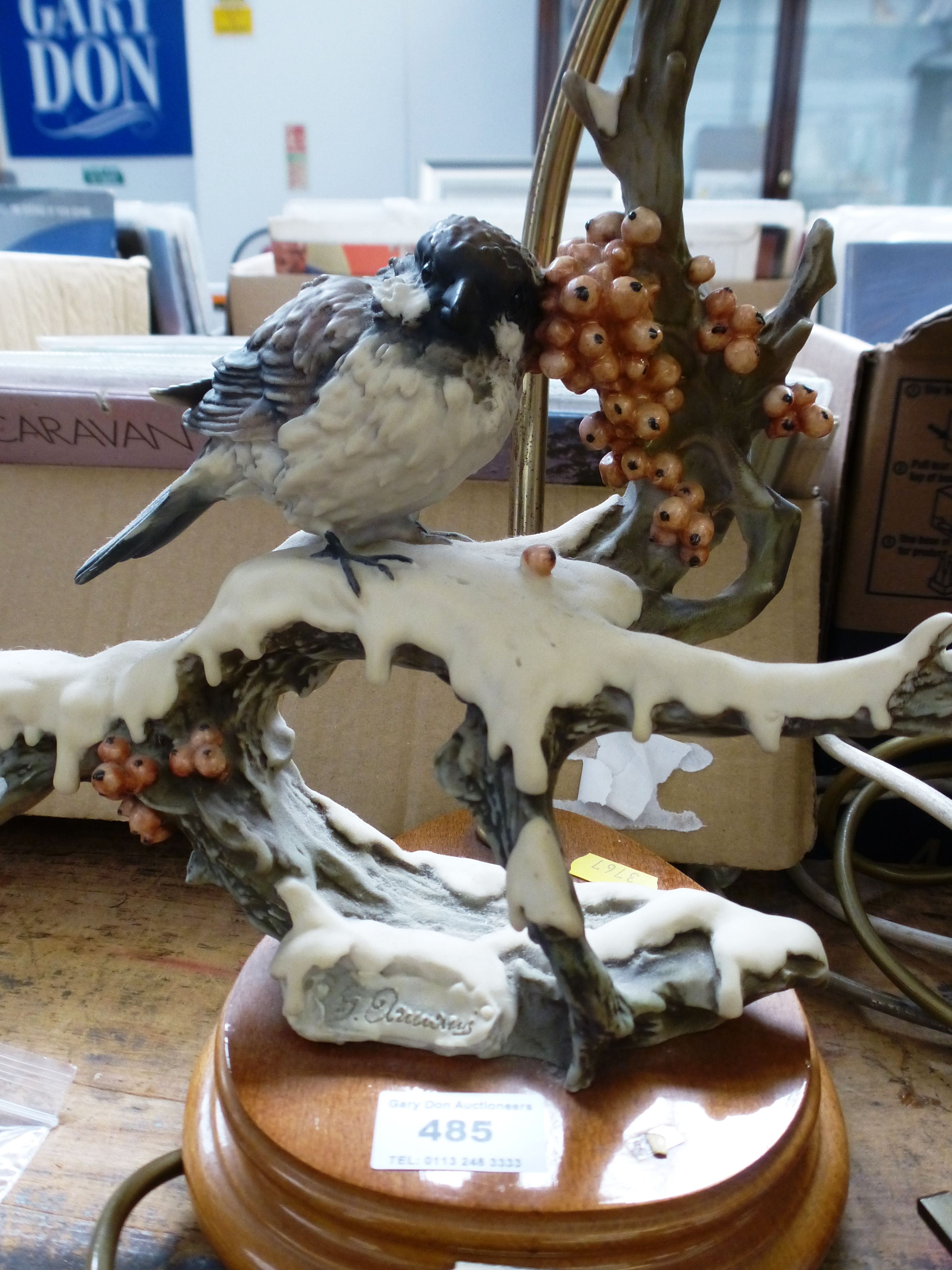 CAPODIMONTE SIGNED LAMP H: 22" AND GOEBEL BIRD LAMP H: 19" - Image 4 of 7