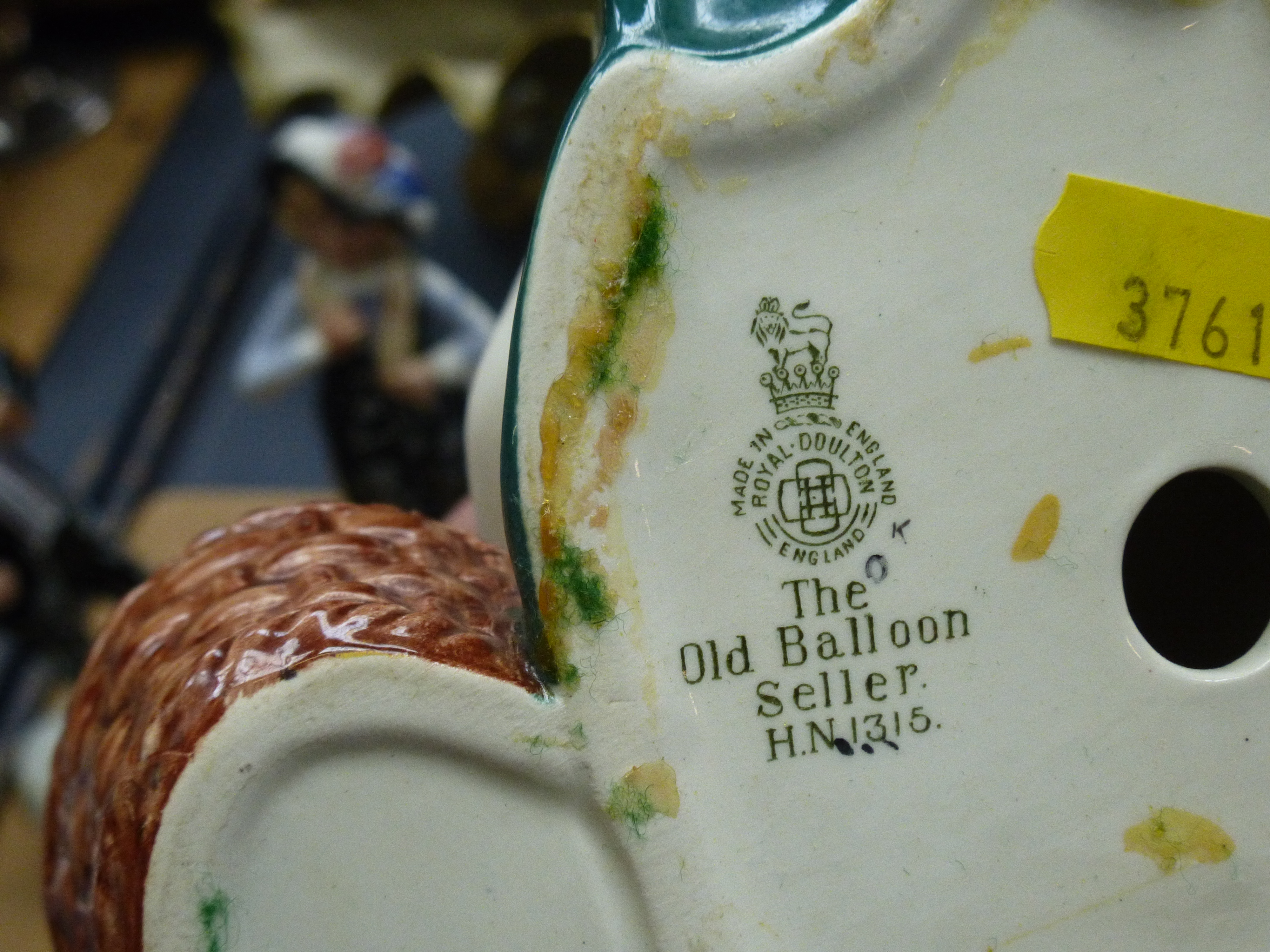 ROYAL DOULTON FIGURE - THE OLD BALOON SELLER HN 1315 - Image 5 of 5