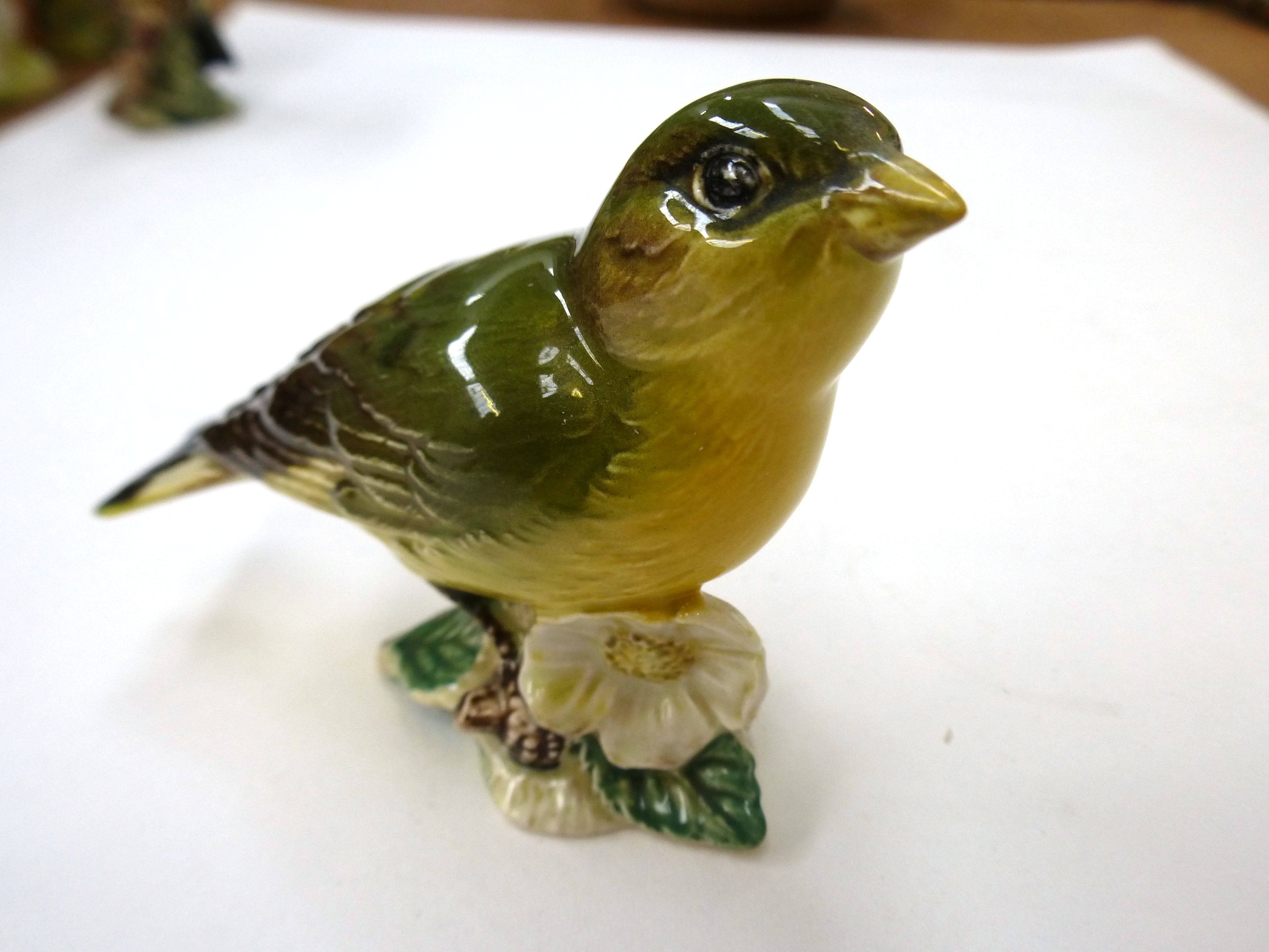 9 BESWICK BIRD FIGURES - BLUE TIT 992, NUTHATCH 2413, WHITETHROAT 2106, GREENFINCH 2105, GOLDFINCH - Image 20 of 21