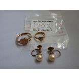 2 9K GOLD RINGS AND PAIR OF 9K GOLD EARRINGS TOTAL W:5G