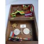 5 WORLD WAR 2 MEDALS - WAR MEDAL, DEFENCE MEDAL, 1939-45 STAR, ITALY STAR AND AFRICA STAR