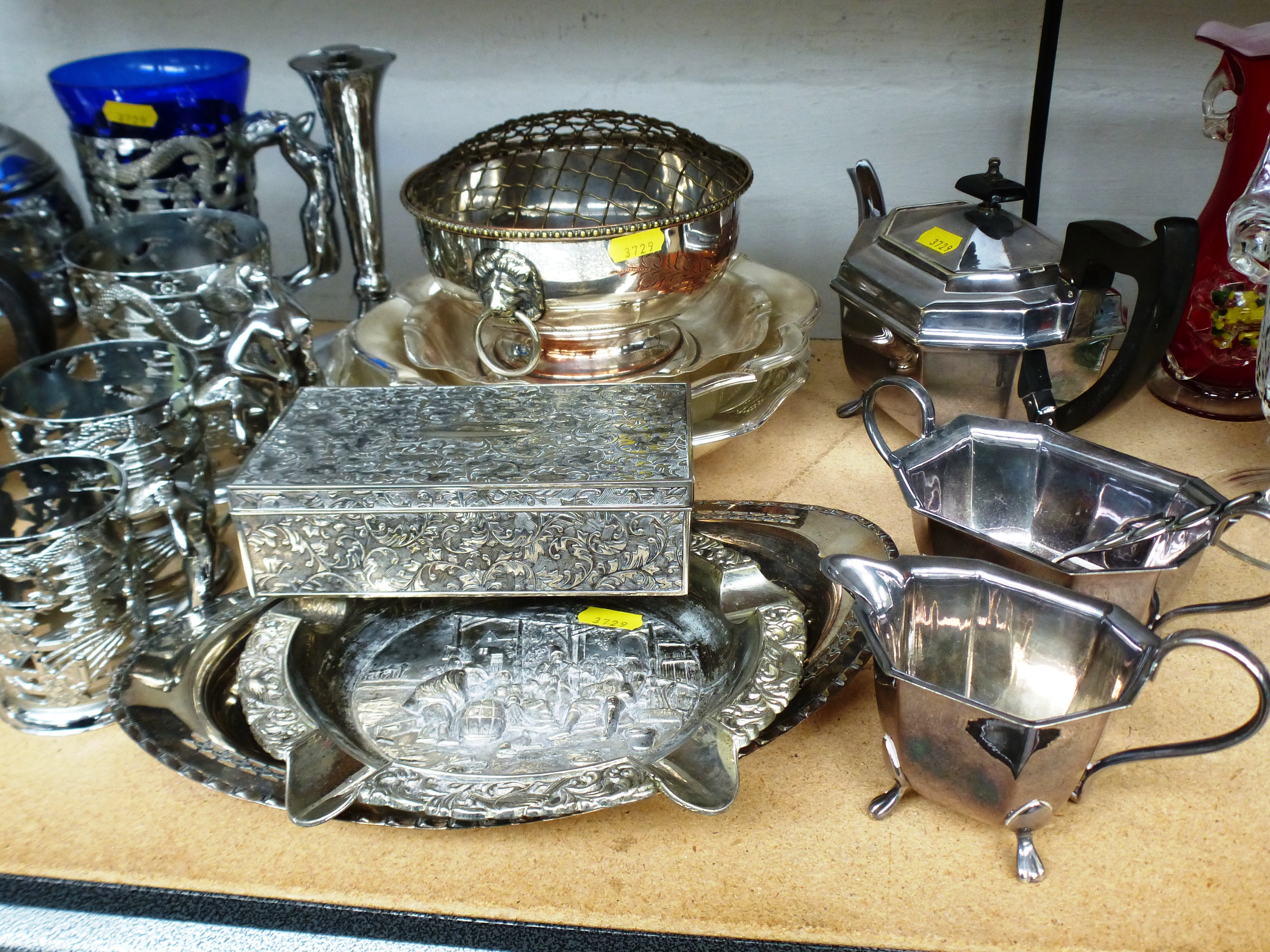 QUANTITY OF ASSORTED PLATED WARE INCLUDING TEASETS, DISHES, COFFEE POT AND CUPS - Image 3 of 6