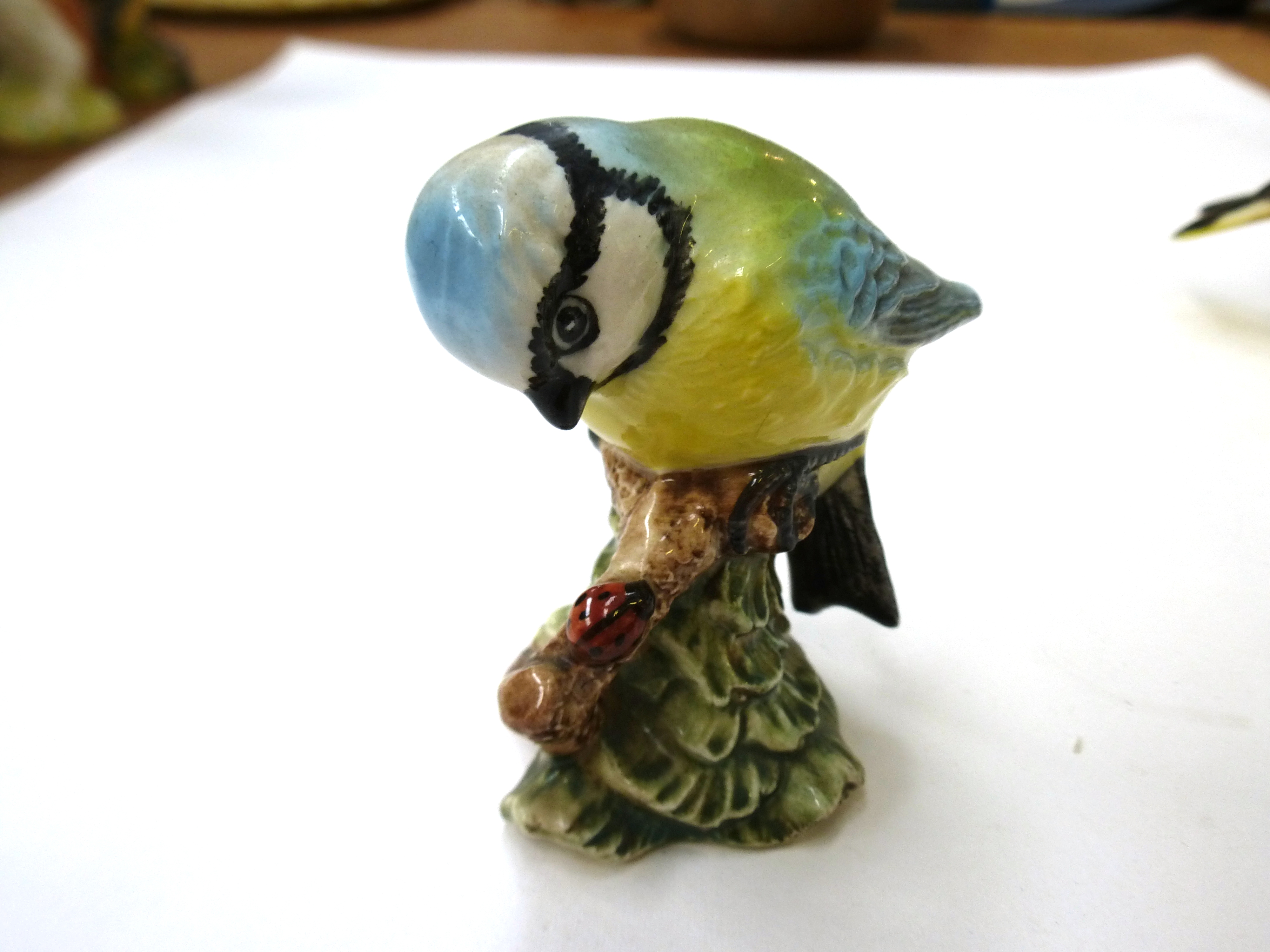 9 BESWICK BIRD FIGURES - BLUE TIT 992, NUTHATCH 2413, WHITETHROAT 2106, GREENFINCH 2105, GOLDFINCH - Image 18 of 21