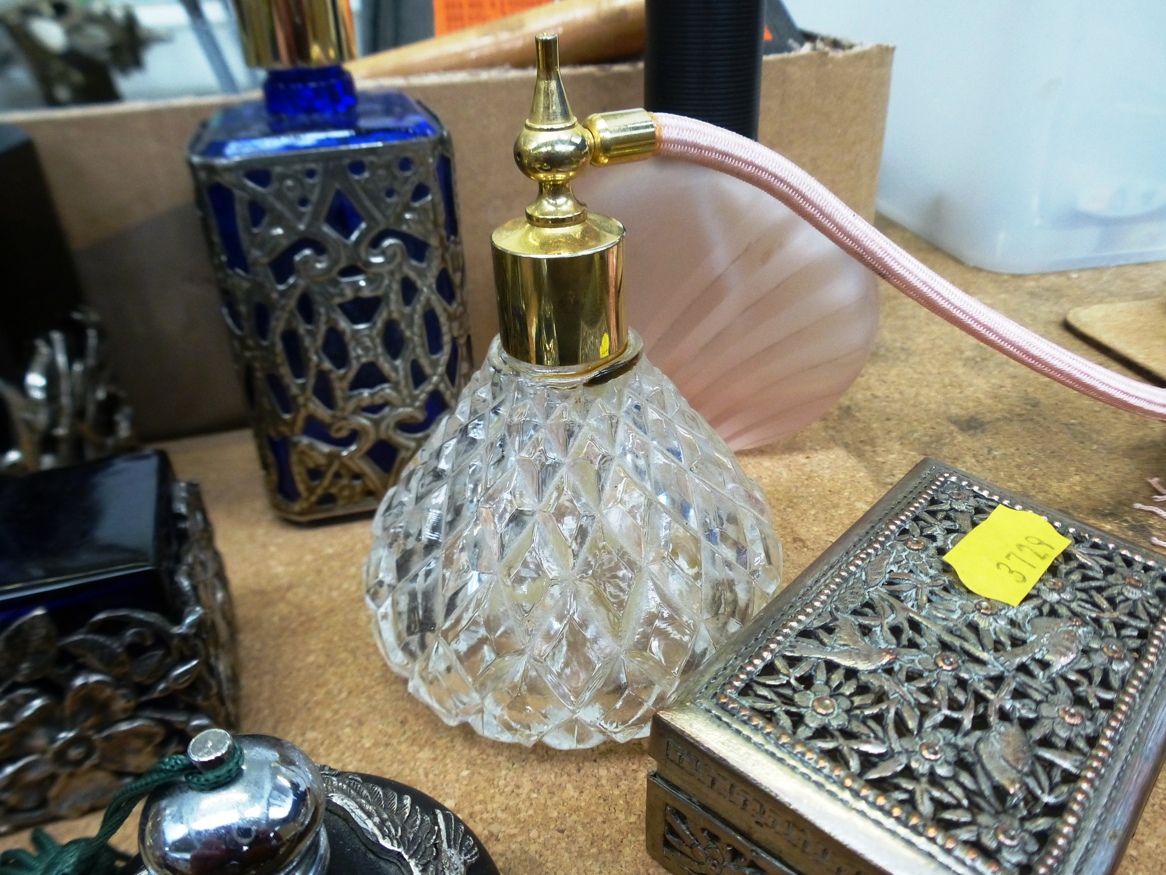 6 PERFUME BOTTLES AND A TRINKET BOX - Image 4 of 10