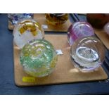 4 ASSORTED PAPERWEIGHTS INCLUDING CAITHNESS AND LANGHAM GLASS
