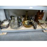 QUANTITY OF ASSORTED PLATED AND BRASS WARE INCLUDING DISHES, STAND, HORSE BRASSES, TRAYS, COASTERS