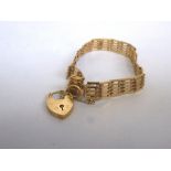 9K GOLD GATE BRACELET WITH HEART LOCKET W:15.4G