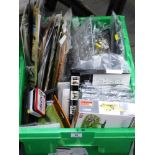 BOX OF LOOSE MODEL KITS, MODELS AND ACCESSORIES