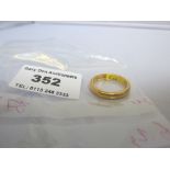 22K GOLD RING SIZE P W: 6.2G