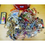BOX OF ASSORTED COSTUME JEWELLERY INCLUDING BEADS AND BROOCHES