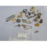 ASSORTED JEWELLERY, MEDALLIONS AND BADGES INCLUDING THIMBLES, PENDANT, RINGS, DOG BADGES,