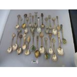 QUANTITY OF ASSORTED COLLECTORS SPOONS