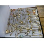 QUANTITY OF ASSORTED COLLECTORS SPOONS