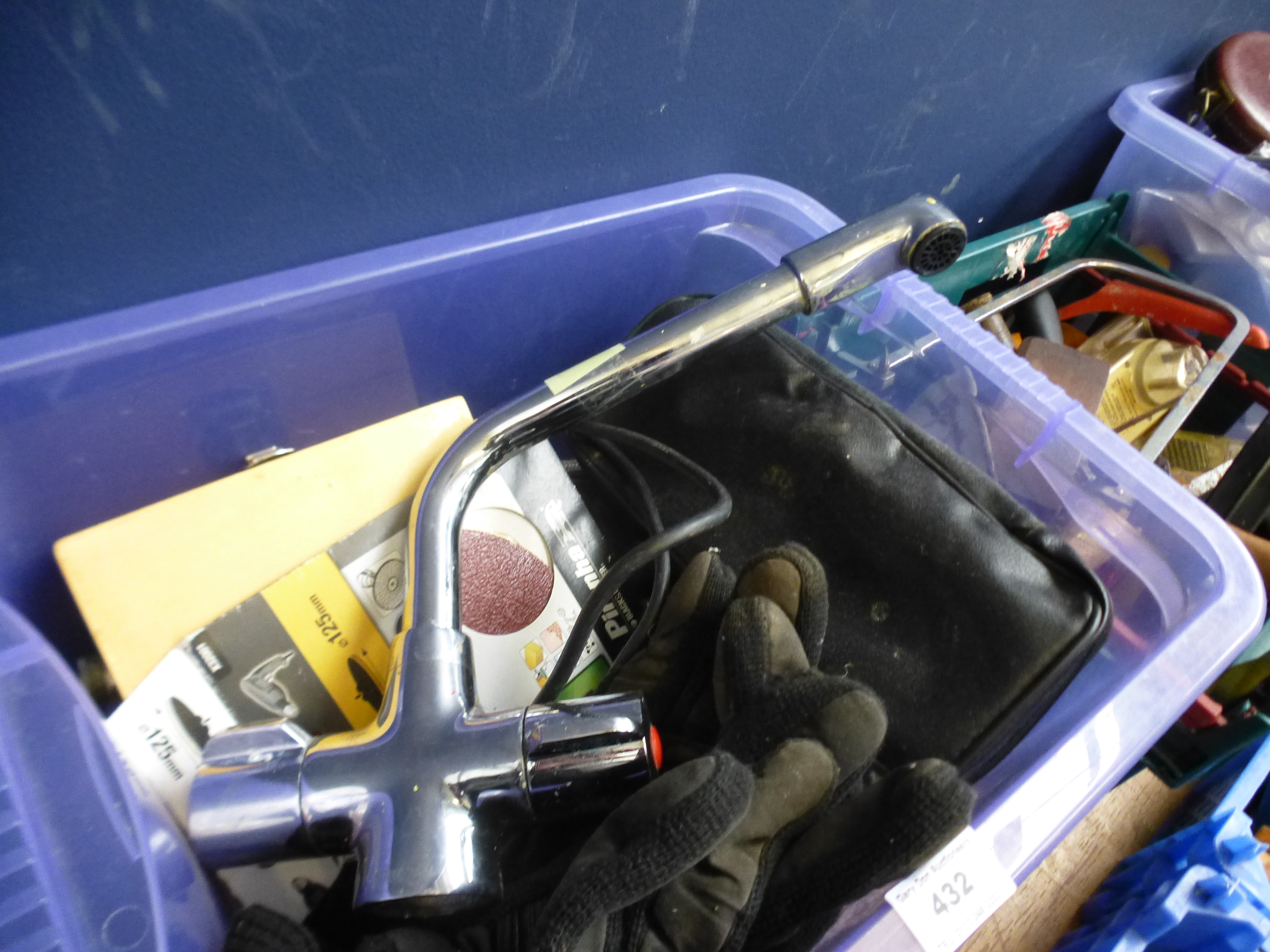 BOX OF ASSORTED TOOLS AND ACCESSORIES INCLUDING BLACK AND DECKER DRILL, HAMMER DRILL, GLOVES, TAP - Image 2 of 10