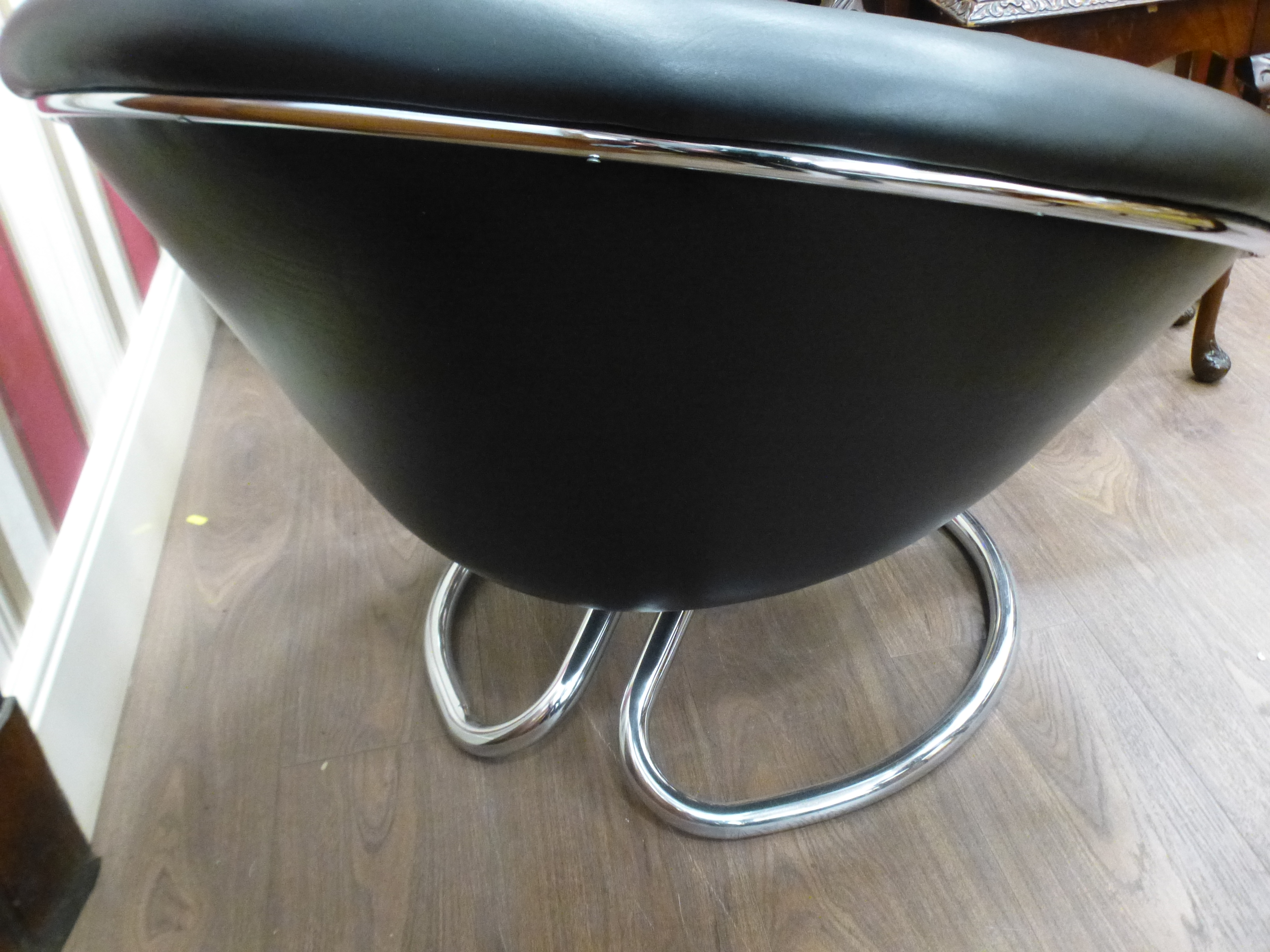 BLACK AND CHROME CHAIR - Image 5 of 5