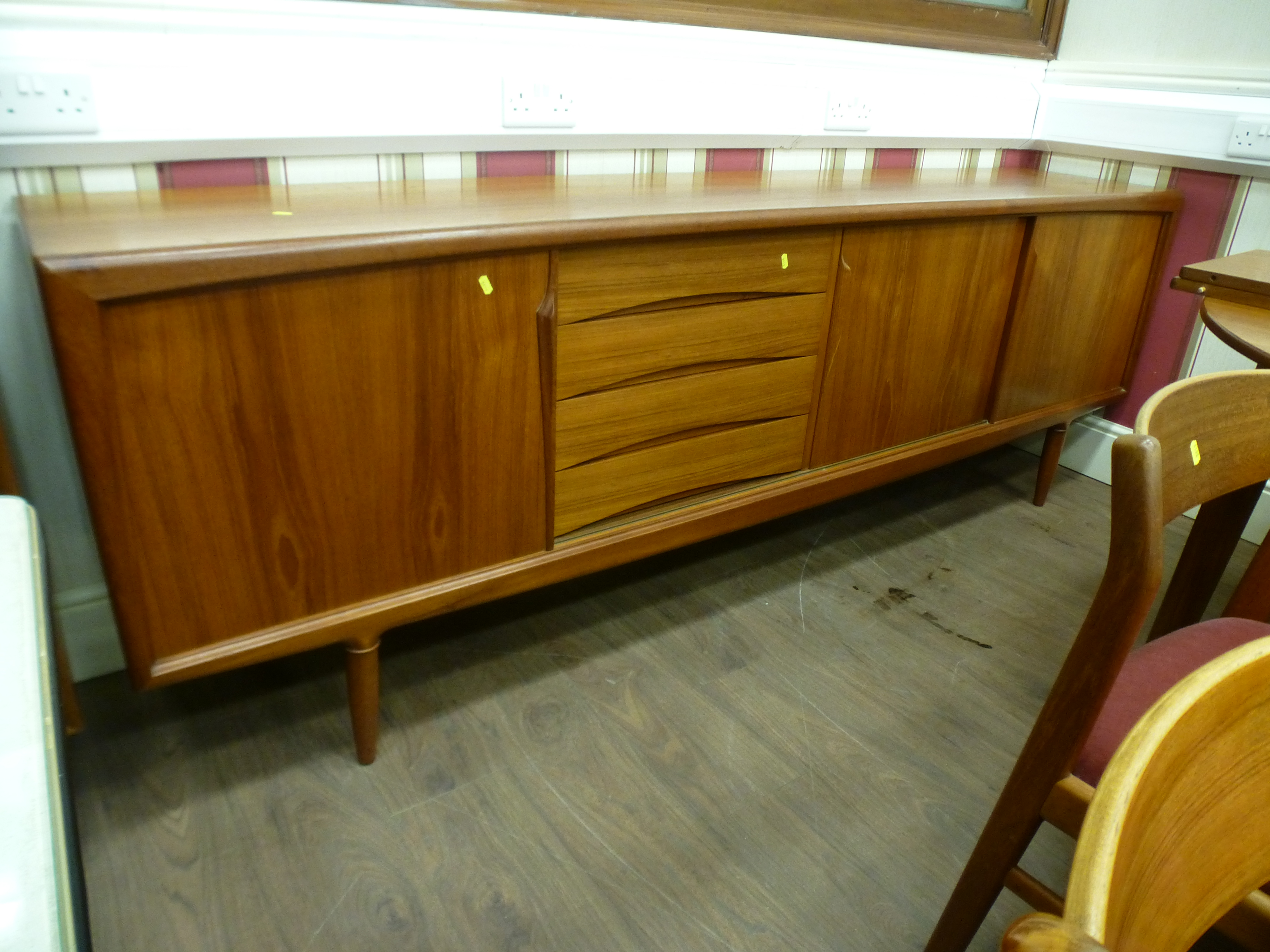 DANISH DINING SUITE - LONG SIDEBOARD, ROUND EXTENDING TABLE AND 6 CHAIRS - Image 8 of 10