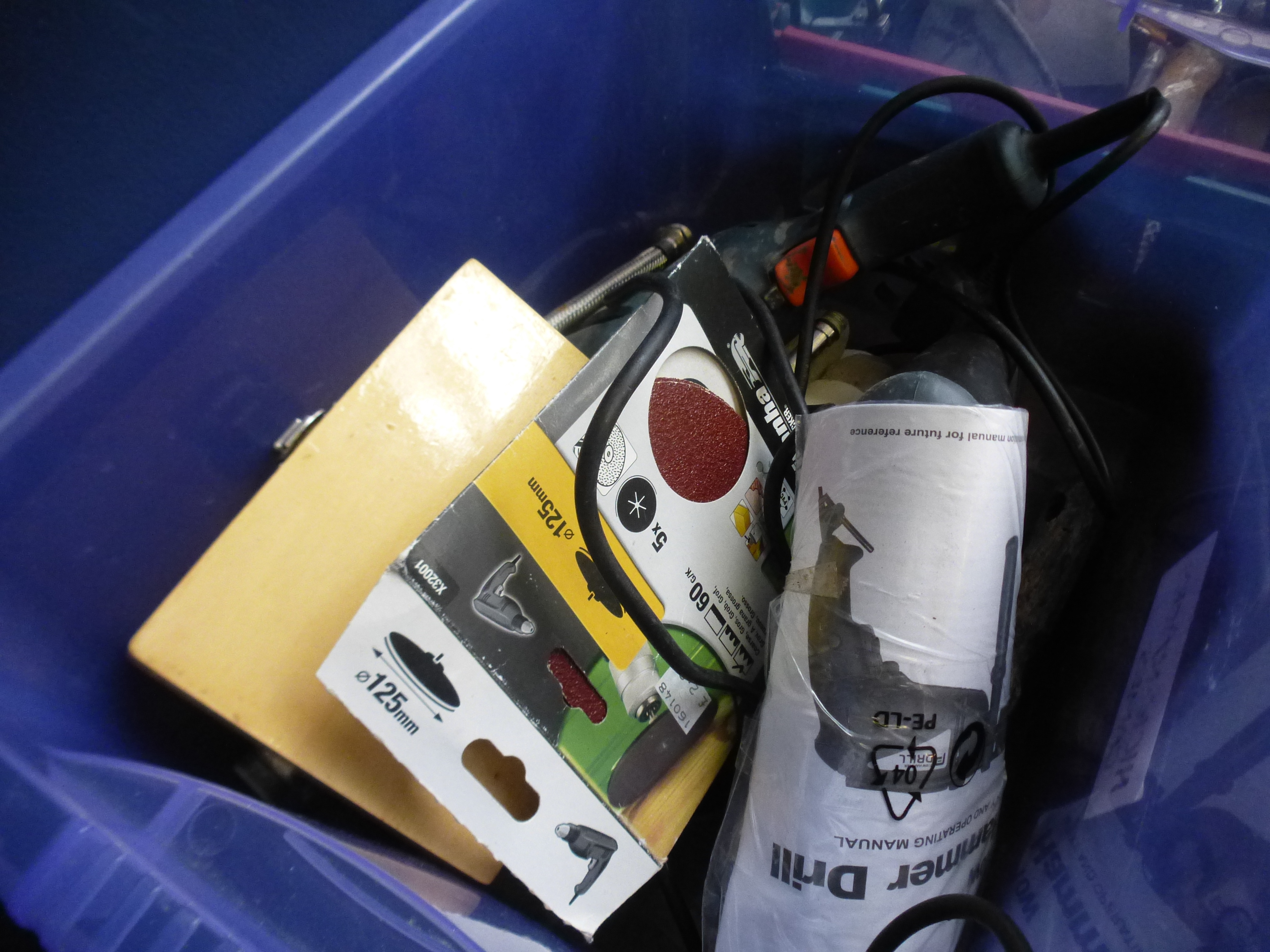 BOX OF ASSORTED TOOLS AND ACCESSORIES INCLUDING BLACK AND DECKER DRILL, HAMMER DRILL, GLOVES, TAP - Image 4 of 10