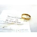 9K GOLD RING SIZE: M W: 1.3G