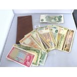 BAG OF ASSORTED UK AND FOREIGN BANK NOTES INCLUDING £1 NOTES AND CANADIAN