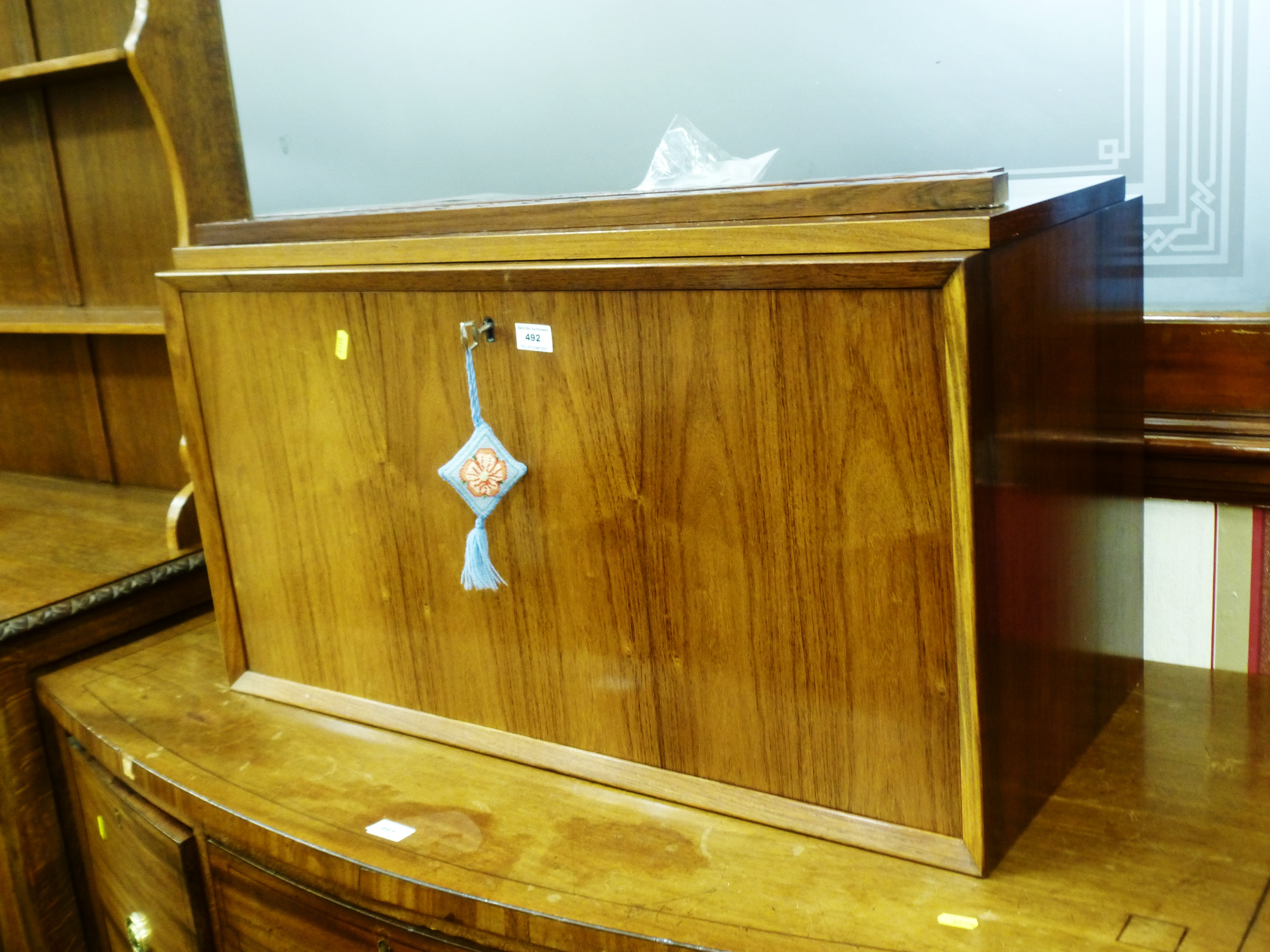 WALL MOUNTED BUREAU