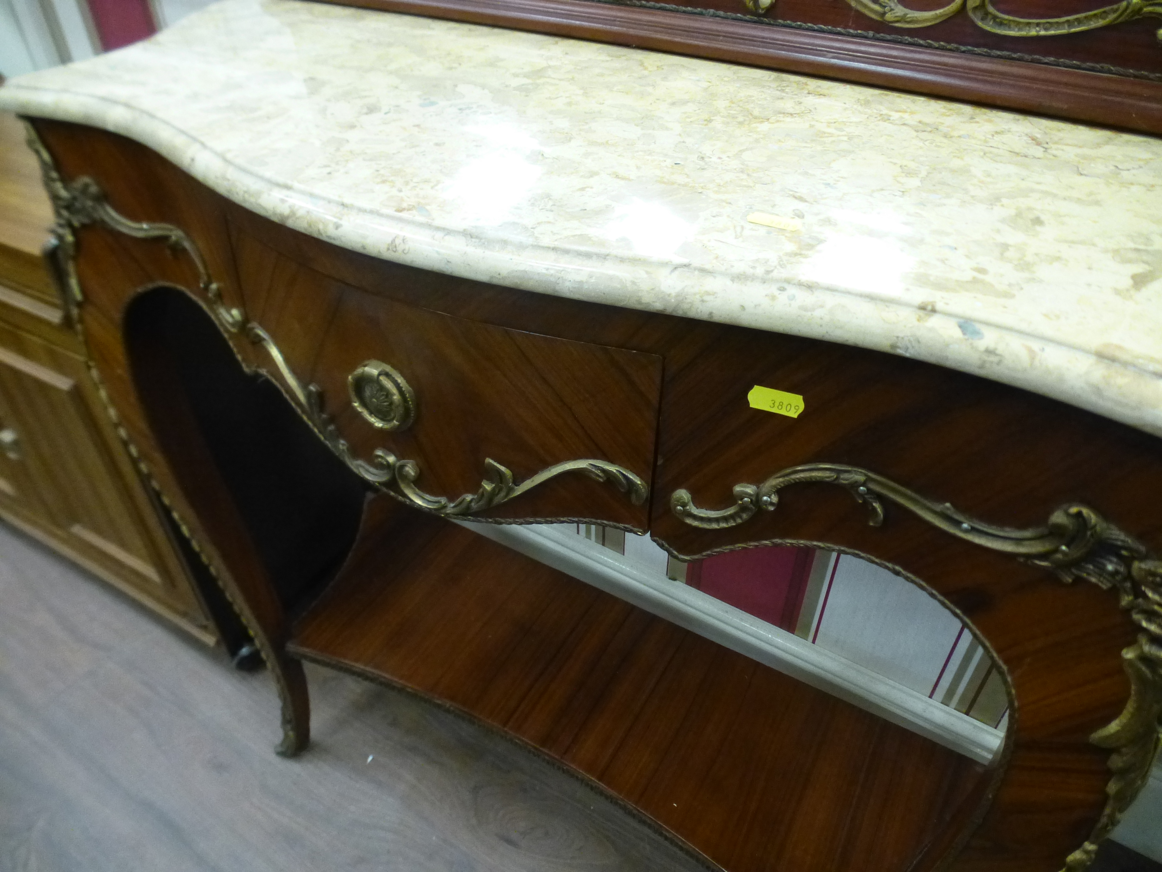 MARBLE TOP MIRRORED CONSOLE TABLE - Image 3 of 7