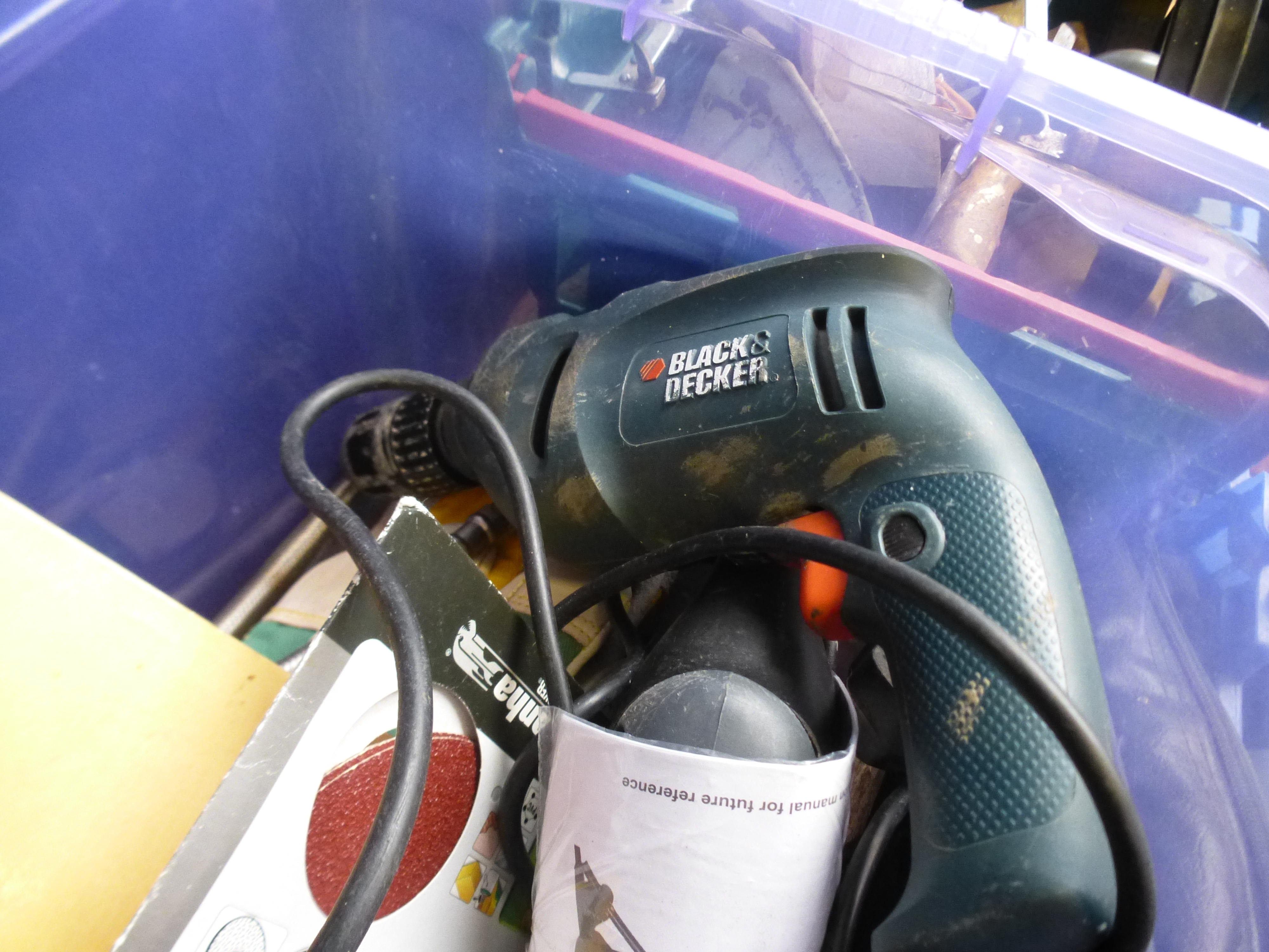 BOX OF ASSORTED TOOLS AND ACCESSORIES INCLUDING BLACK AND DECKER DRILL, HAMMER DRILL, GLOVES, TAP - Image 5 of 10