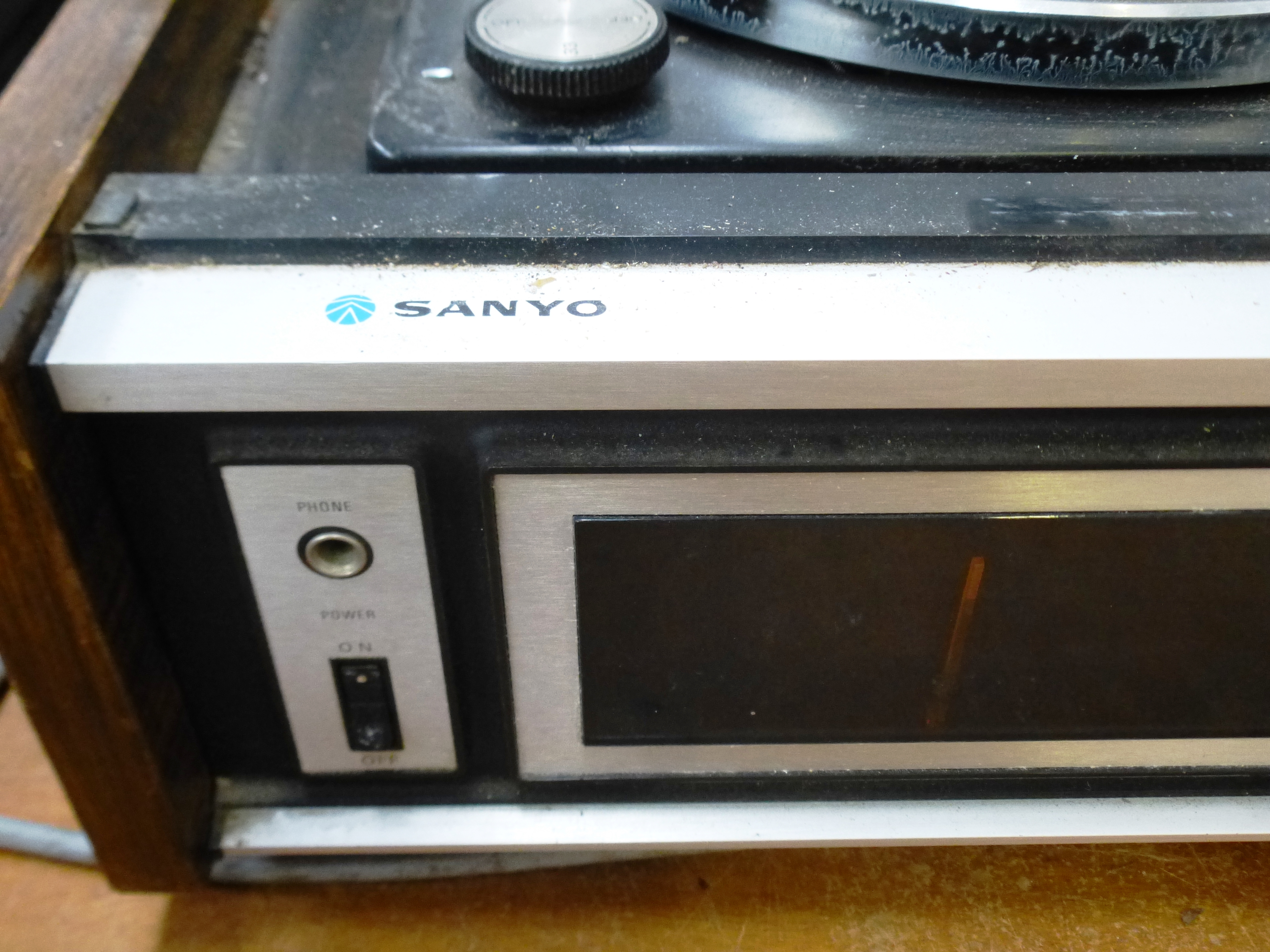 SANYO STEREO MUSIC SYSTEM - Image 4 of 9