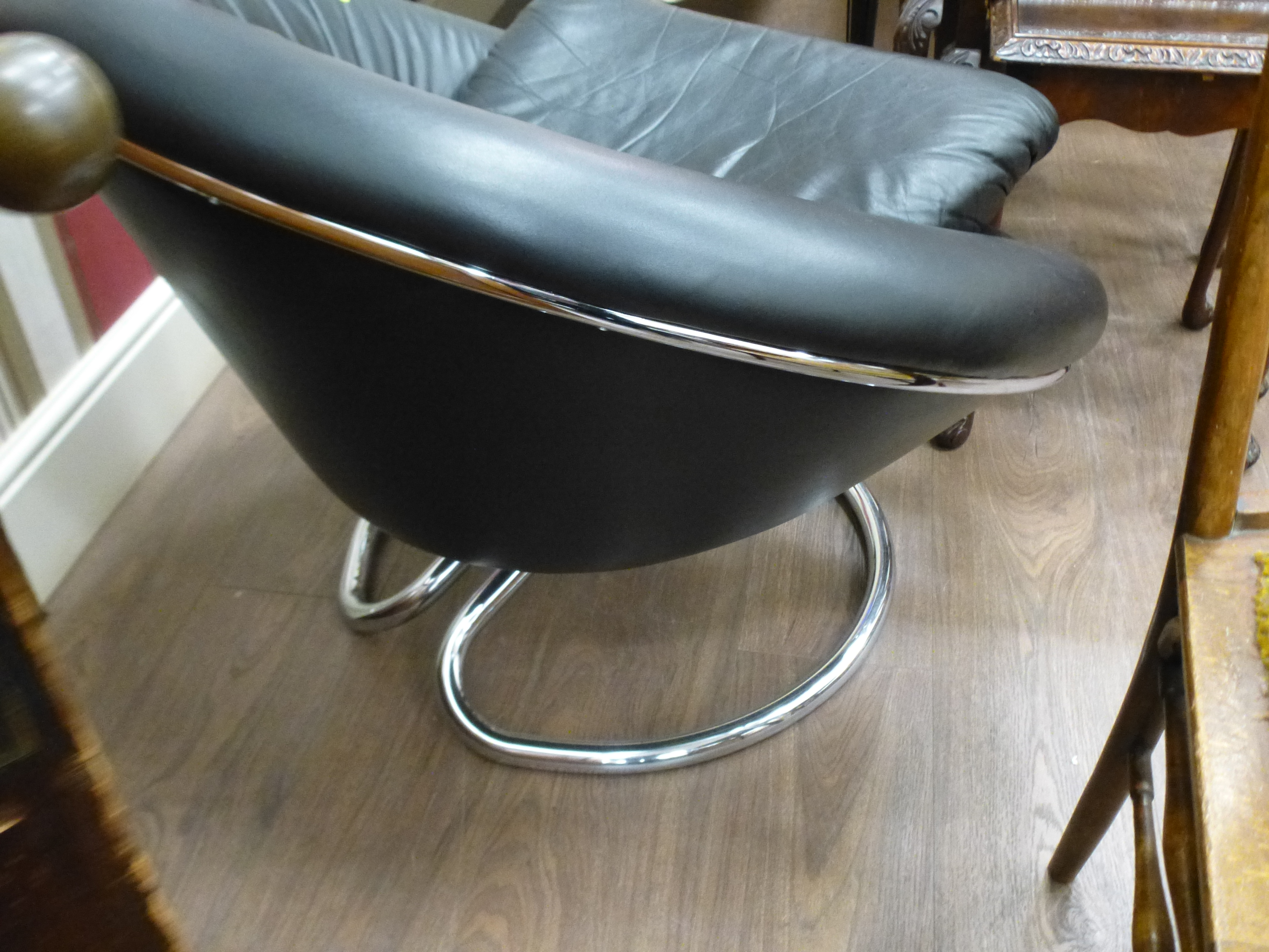 BLACK AND CHROME CHAIR - Image 4 of 5