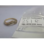 9K GOLD AND DIAMON RING SIZE: N/O W:2.2G