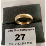 9k gold ring, w: 2.17 grams, size N