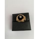 10k gold gents ring with black stone and diamond, w: 8.81 grams, size S