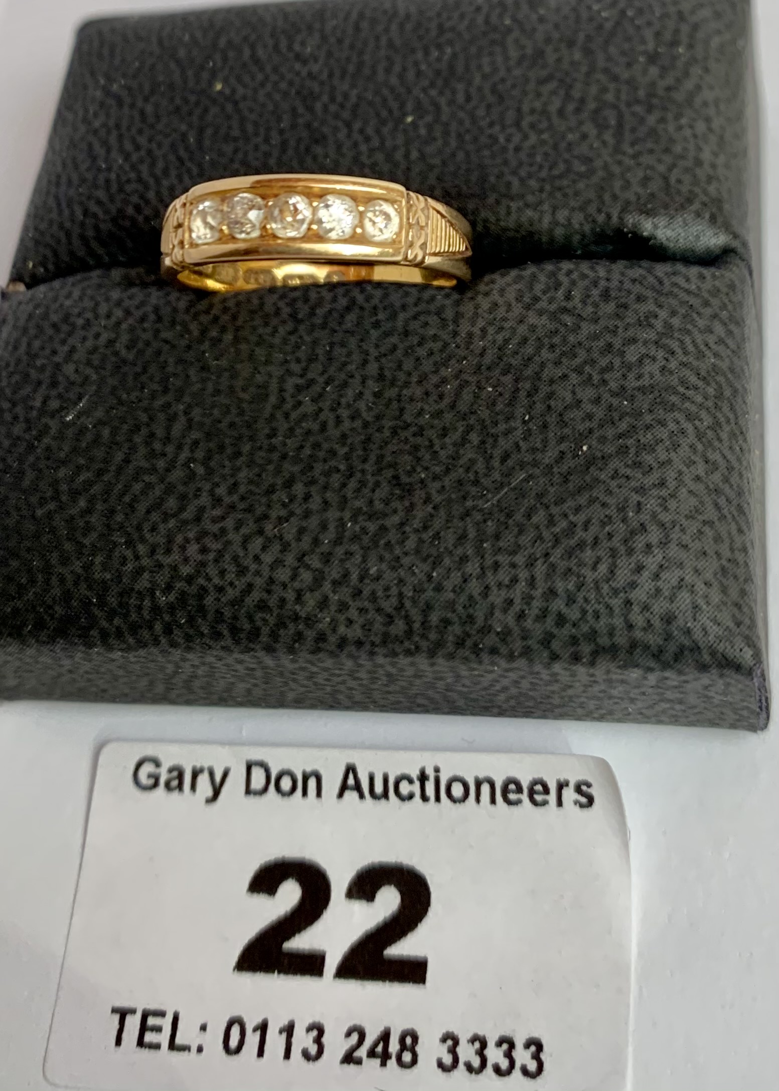 18k gold diamond ring, w: 3.2 grams, size L