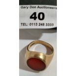 9k gold ring with red stone, w: 10.9 grams, size P