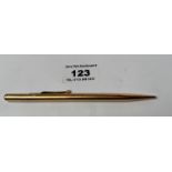 9k gold pencil, engraved with 2 names, w: 14.81 grams, length 5”