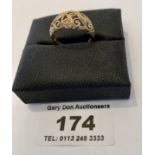 9k gold ring, w: 2 grams, size J/K