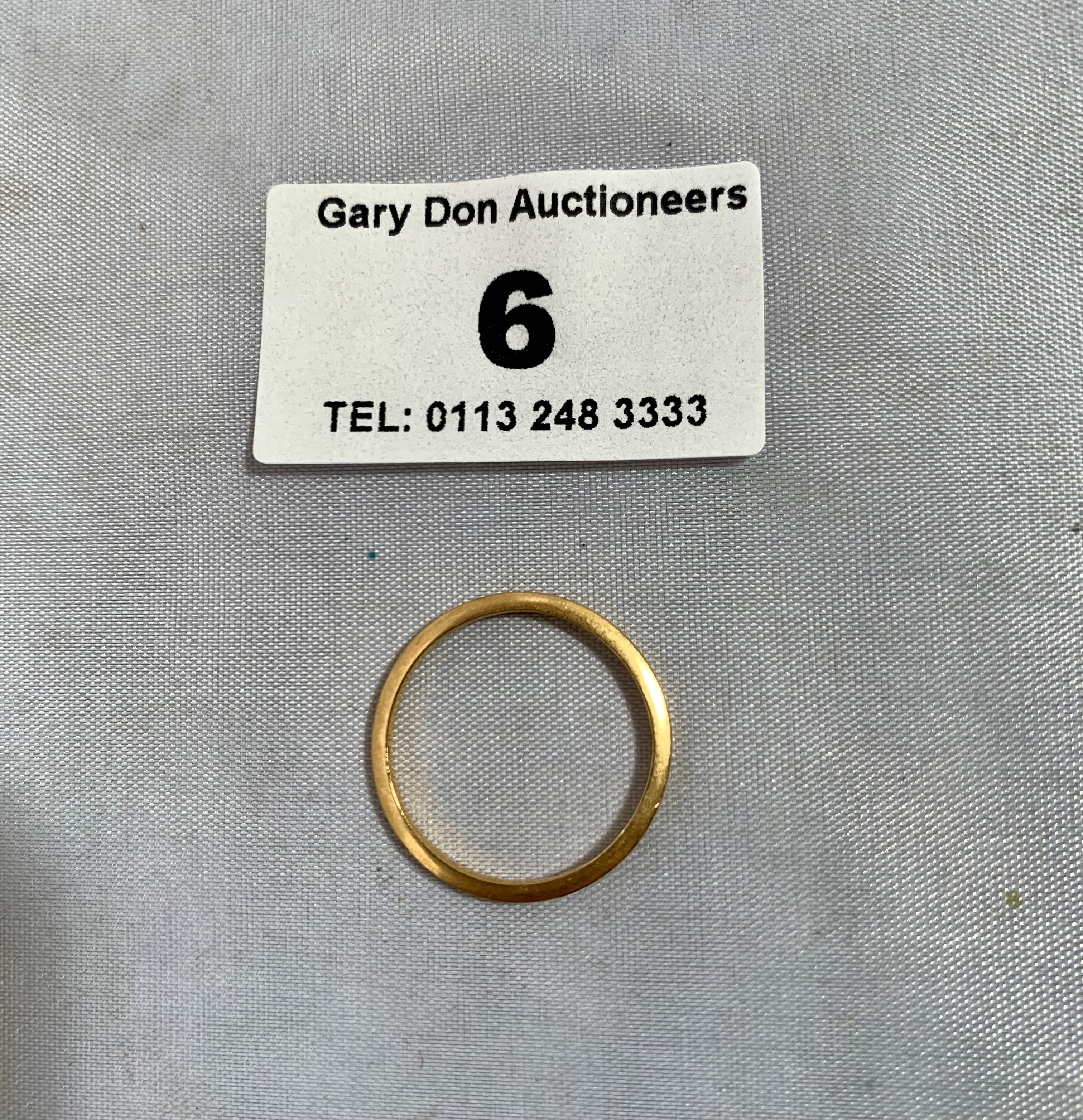 22k gold ring, w: 1.75 grams, size N