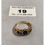 9k gold ring with blue and white stones, w: 2.45 grams, size M