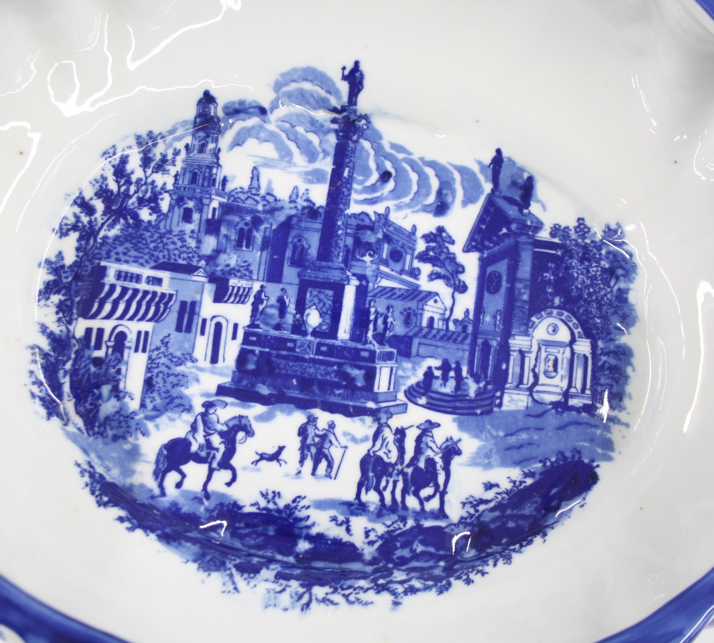 Reproduction blue and white water jug and wash basin, decorated with Continental town square scene - Image 2 of 2