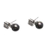 (ref. 22836) Pair of diamond and pearl earrings (2gm)