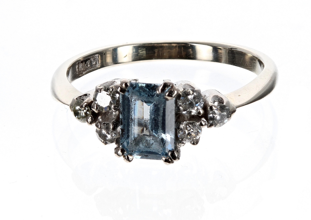 18ct white gold blue topaz and diamond ring, the emerald-cut aquamarine 0.85ct approx, with three