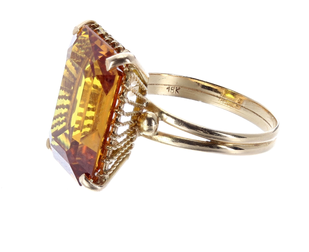 18ct citrine single stone dress ring, claw set in a yellow gold split shoulder shank with bead - Image 4 of 4