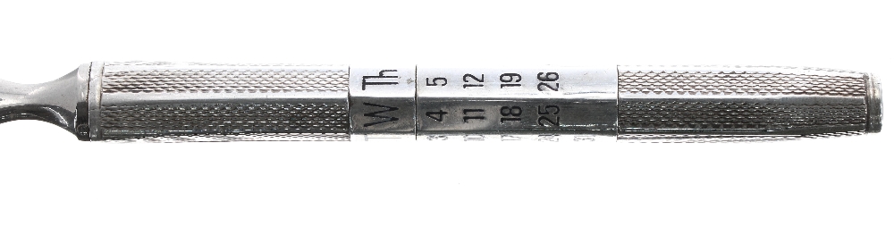 Elizabeth II silver handled engine turned calendar letter opener, with adjustable day and date - Image 3 of 3