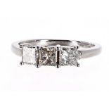 18ct white gold princess-cut three stone ring, 1.00ct approx, clarity SI1-I1, colour H/K, width 5mm,