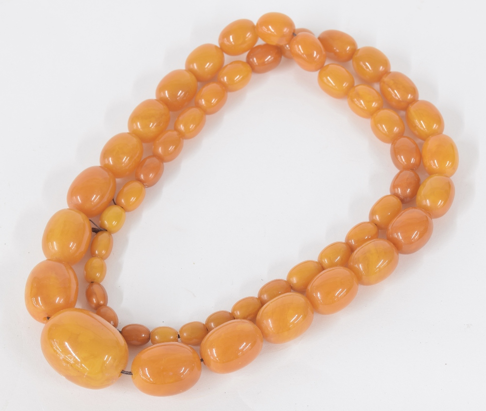 Graduated butterscotch amber bead necklace, consisting of 51 beads, 99.3gm, 10mm- 33mm, 30" long