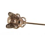 Novelty 9ct 'fly' stick pin, 2.4gm, the fly 14mm